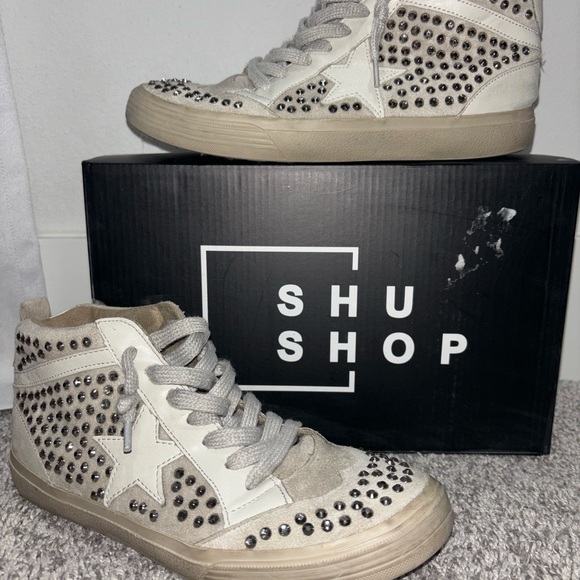 Shu Shop Severine Silver Sneaker - Picture 1 of 6